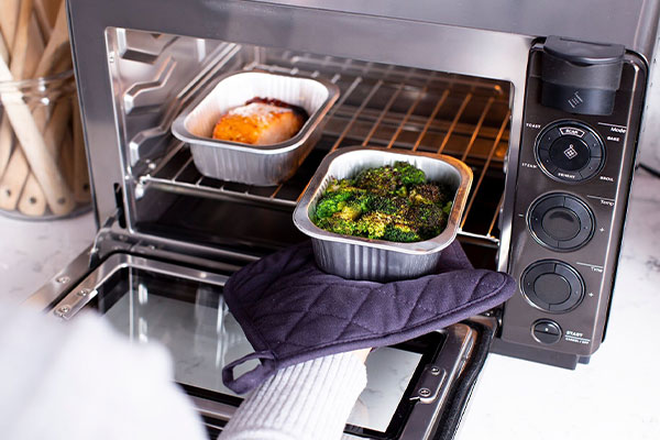 فرهای ماکروویو از امواج رادیویی برای طبخ و گرم کردن مواد غذایی بهره می‌برند.