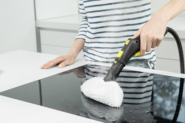 بخار می‌تواند لکه‌های فرش‌، مبلمان و دیگر اثاثیه یا لوازم داخلی منزل و حتی لوازم آشپزخانه را از بین ببرد.