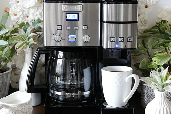 قهوه سازها می‌توانند به راحتی و بدودن دردسر یک قهوه خوش عطر و خوش طعم برای شما سرو کنند.