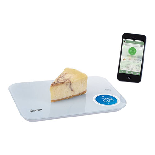 با اتصال ترازو به گوشی می‌توانید مشخصات مواد غذایی که بر روی ترازو قرار گرفته است را بر روی موبایل خود ببینید.