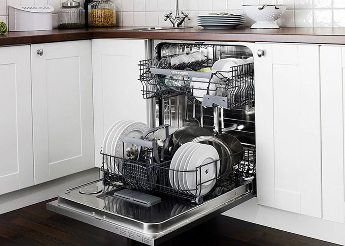 شستن ظروف کثیف جمع شده با دست می‌تواند تا چندین ساعت از شما وقت و انرژی بگیرد، درحالی که چیدن و خالی کردن ظروف در ماشین ظرفشویی تنها چند دقیقه وقت لازم دارد.